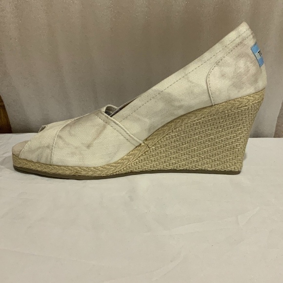 TOMS White and Gray Tie-Dyed Fabric Wedges - Picture 3 of 8